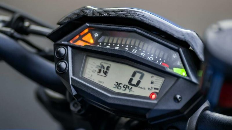 Comparing Digital and Analog Bike Speedometers